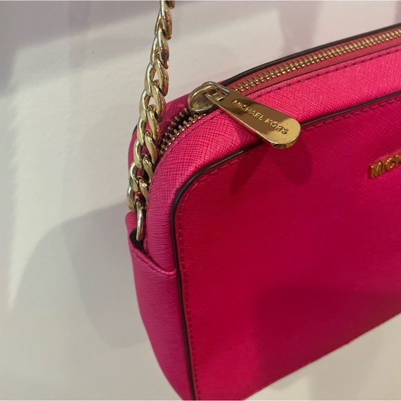 Micheal Kors Pink Leather Jet Set Crossbody Bag - Picture 3 of 5